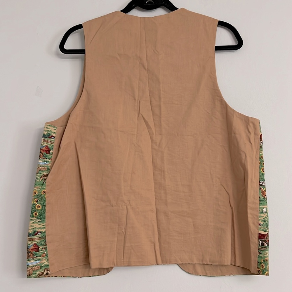Bundle of vest. 3 pcs. Pit to pit= 21 and 23. - Picture 3 of 10